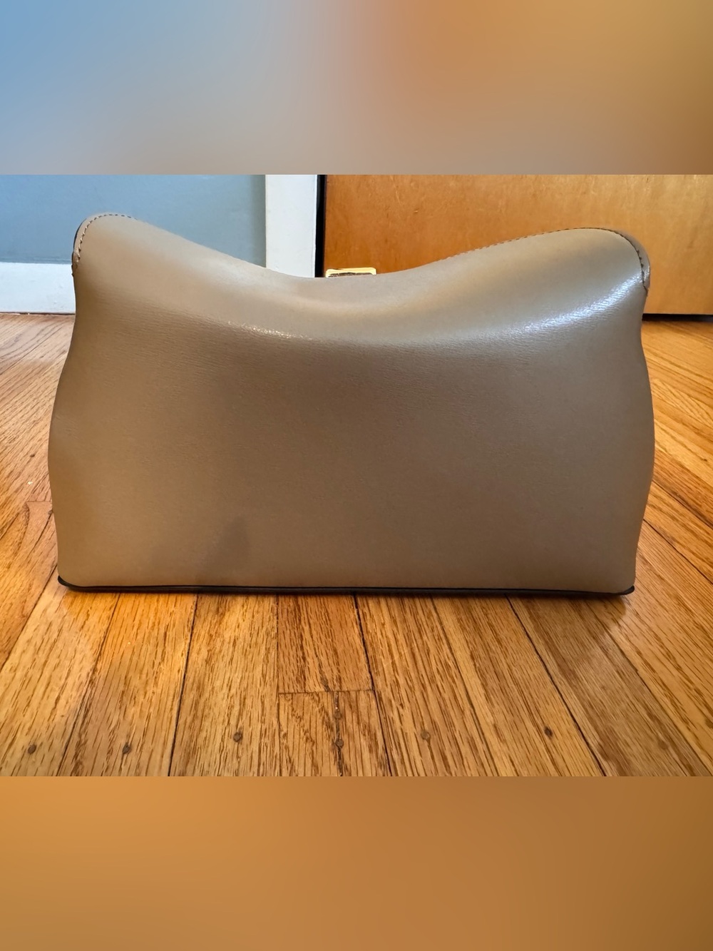Toteme T-lock leather clutch camel NWT - Picture 5 of 10